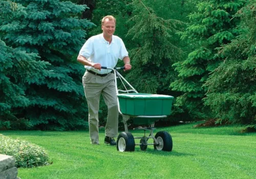 royal gardens landscaping tech fertilizing lawn