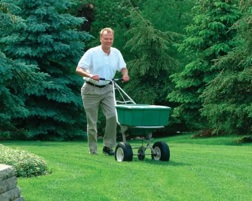 royal gardens landscaping tech fertilizing lawn